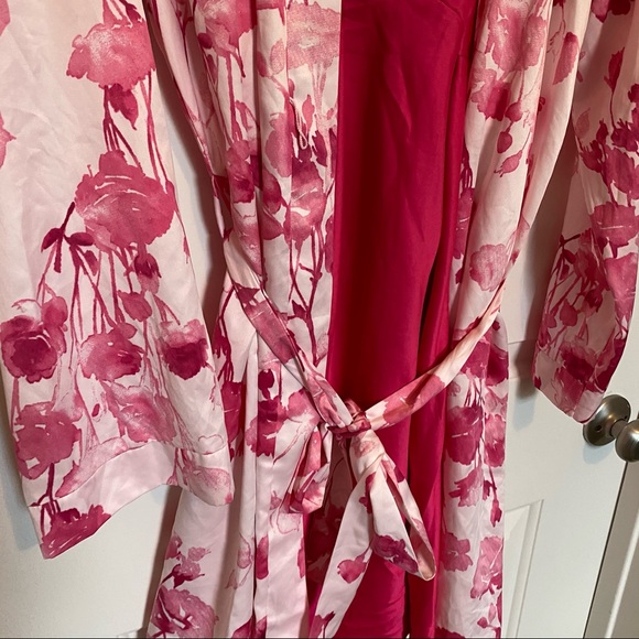 Gorgeous pink silky gown/robe set. LIKE NEW. - Picture 3 of 4